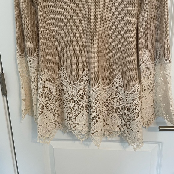 Monroe & Main sweater with lace detail - Picture 3 of 5